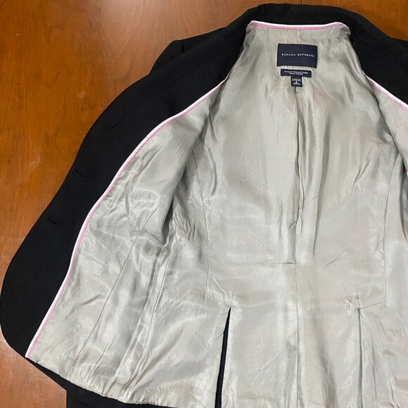 Banana Republic Classic Two-Button Fitted Blazer, Size 6 - Picture 7 of 9